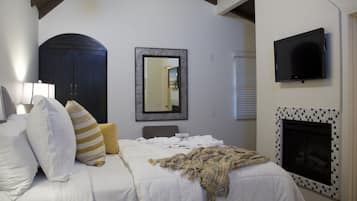 Deluxe-værelse - 1 queensize-seng | Premium-sengetøj, senge med topmadrasser, minibar, pengeskab på værelset