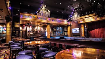 2 bars/lounges, poolside bar