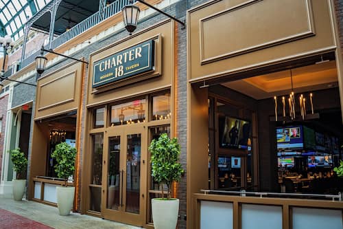6 restaurants; breakfast, lunch, and dinner served