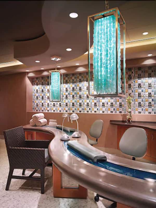 Hot tub, body treatments, hydrotherapy, aromatherapy, body scrubs