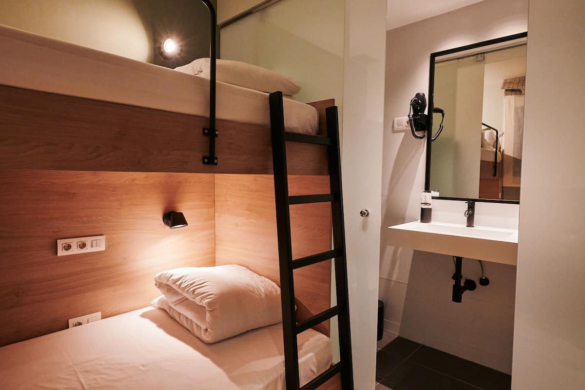 Kamar Double atau Twin (Bunk) | Bantalan ekstra lembut, Wi-Fi gratis, dan seprai linen