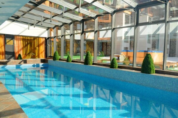 Piscina interna, piscina externa