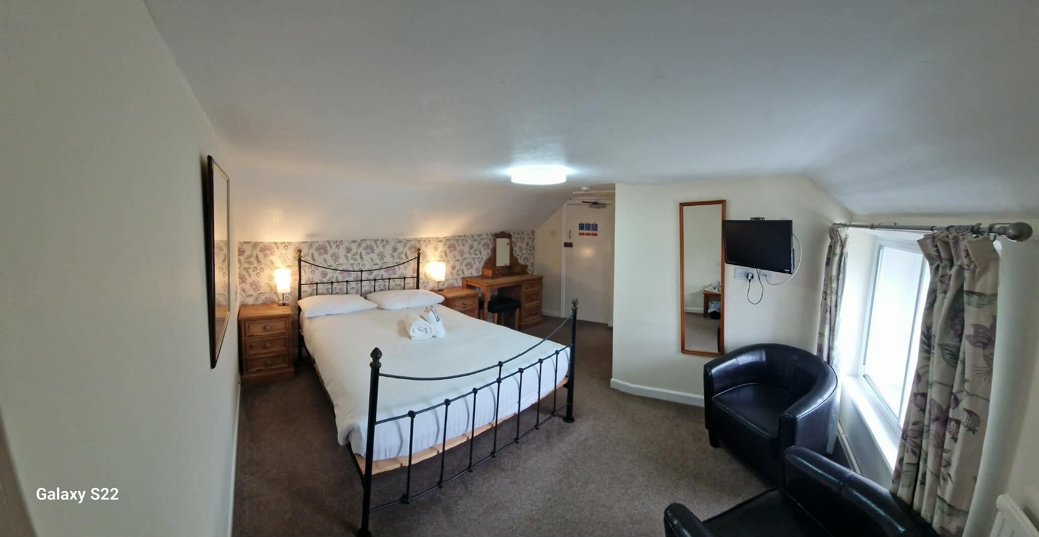 Classic Double Room | Desk, laptop workspace, iron/ironing board, free WiFi
