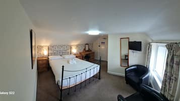 Desk, laptop workspace, iron/ironing board, free WiFi
