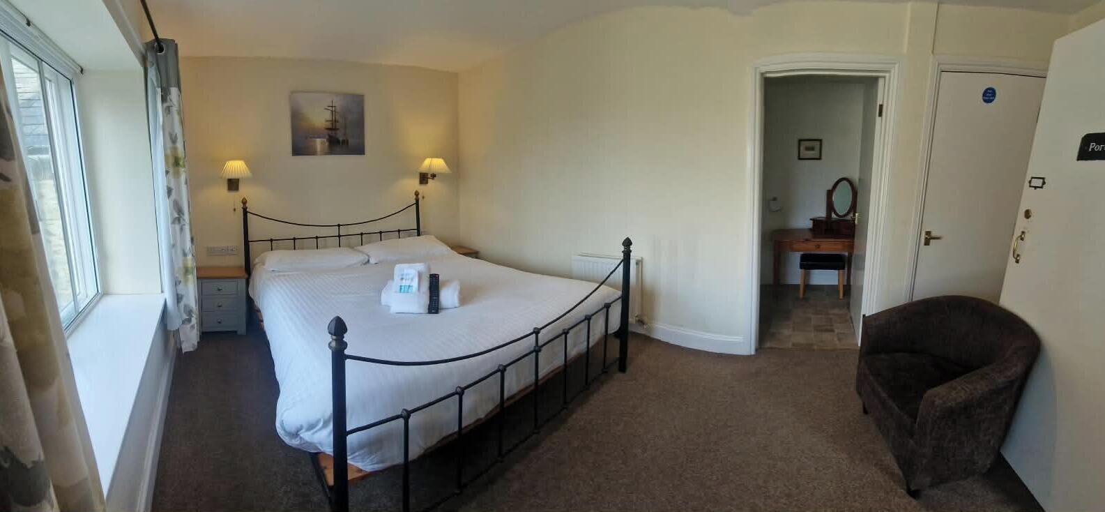 Classic Double Room | Desk, laptop workspace, iron/ironing board, free WiFi