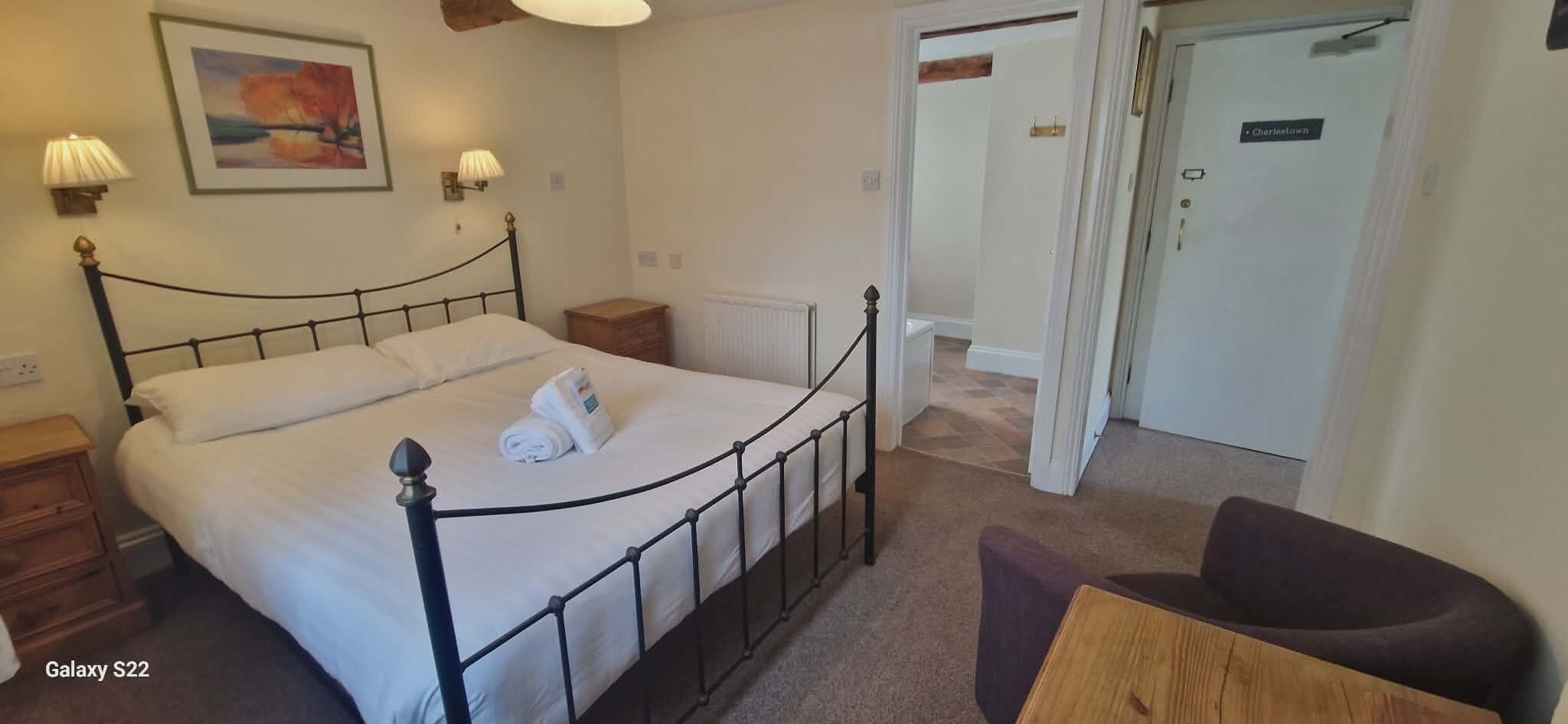 Classic Double Room | Desk, laptop workspace, iron/ironing board, free WiFi
