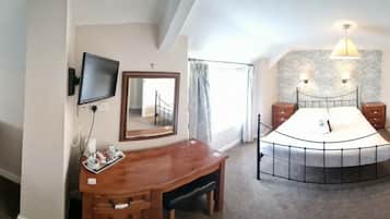 Classic Double Room | Desk, laptop workspace, iron/ironing board, free WiFi
