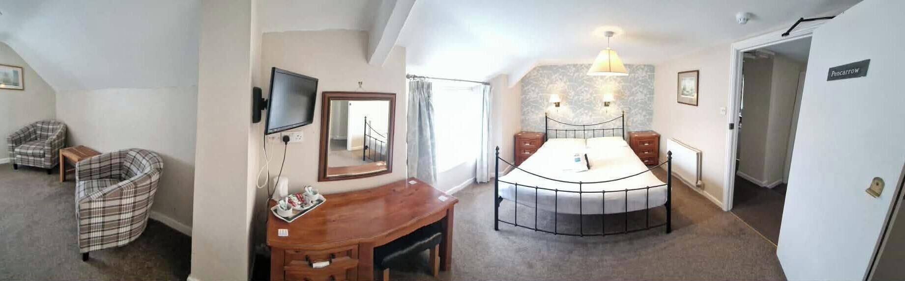 Desk, laptop workspace, iron/ironing board, free WiFi