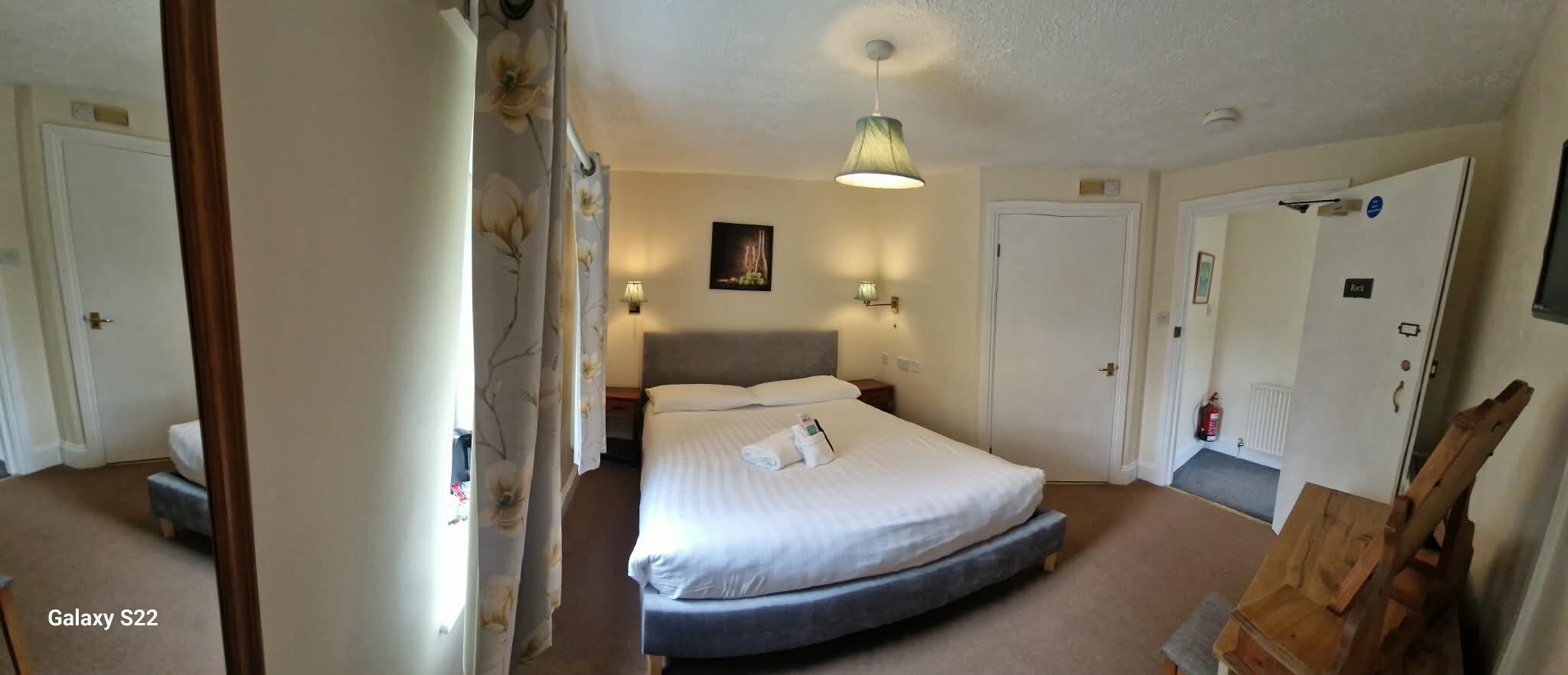 Cottage Double Room | Desk, laptop workspace, iron/ironing board, free WiFi