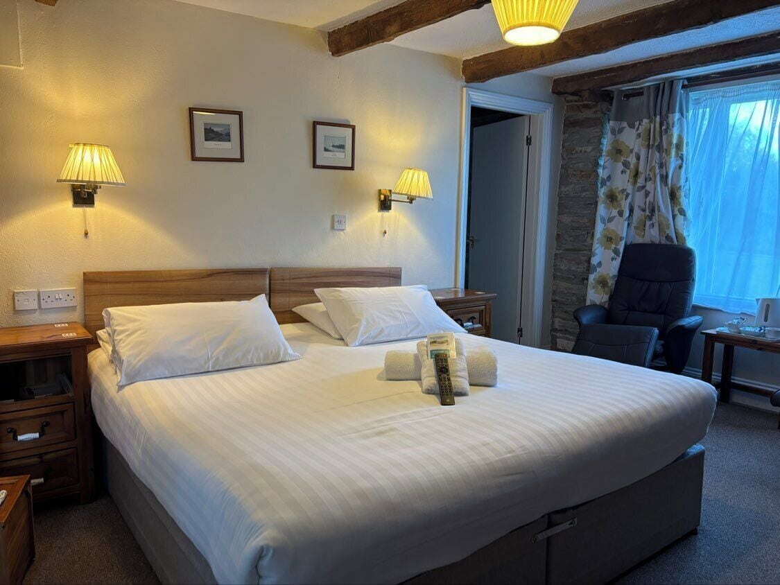 办公桌、笔记本电脑工作区、熨斗/熨板、免费 WiFi