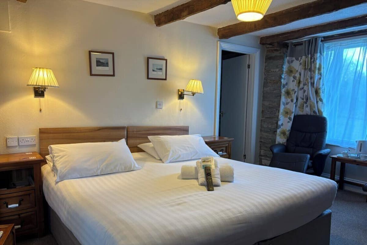 Desk, laptop workspace, iron/ironing board, free WiFi