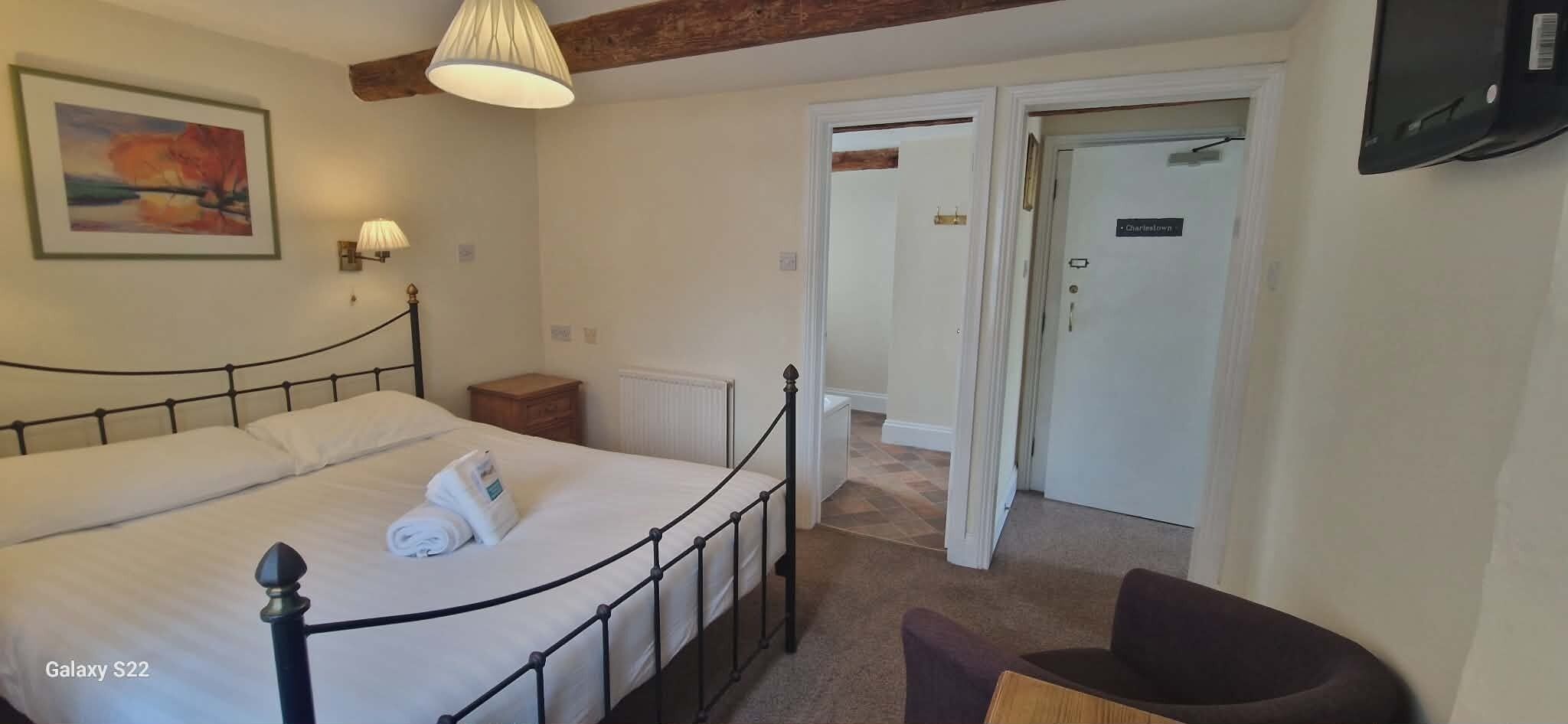 Classic Double Room | Desk, laptop workspace, iron/ironing board, free WiFi