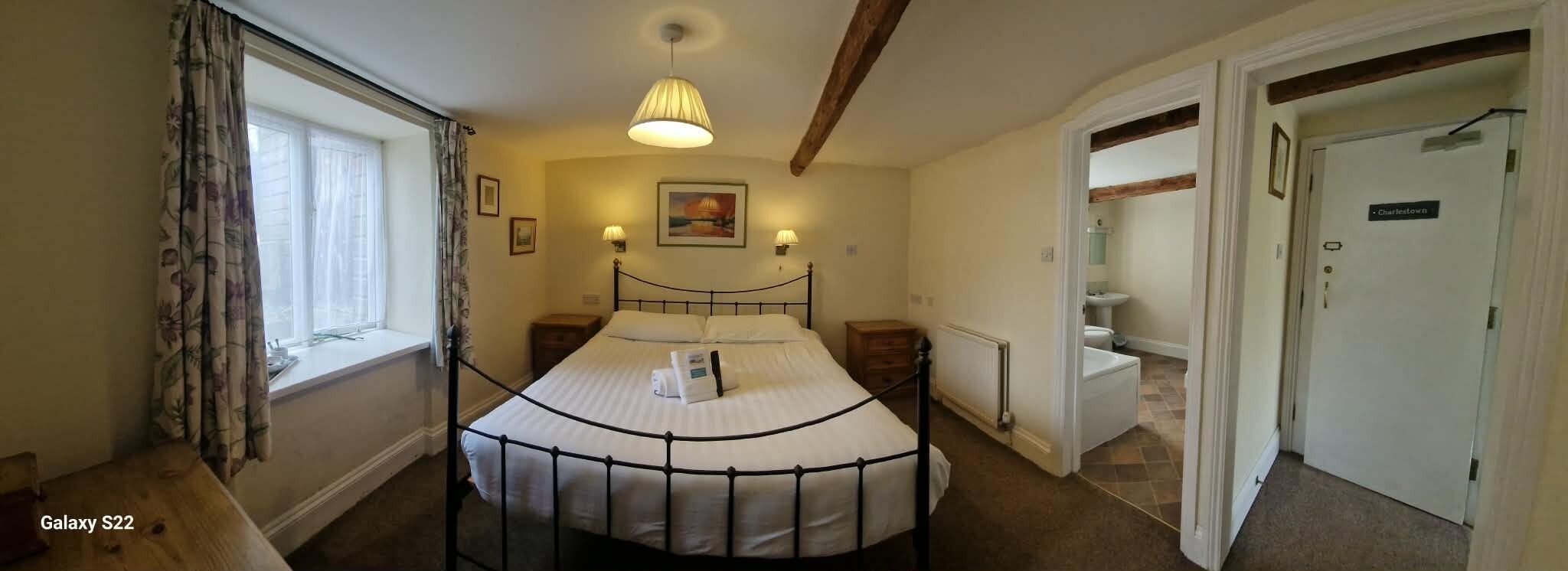 Classic Double Room | Desk, laptop workspace, iron/ironing board, free WiFi