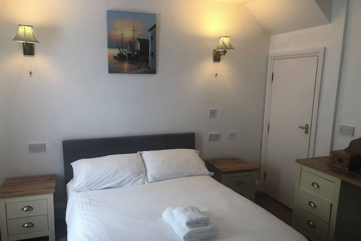 Desk, free WiFi, bed sheets