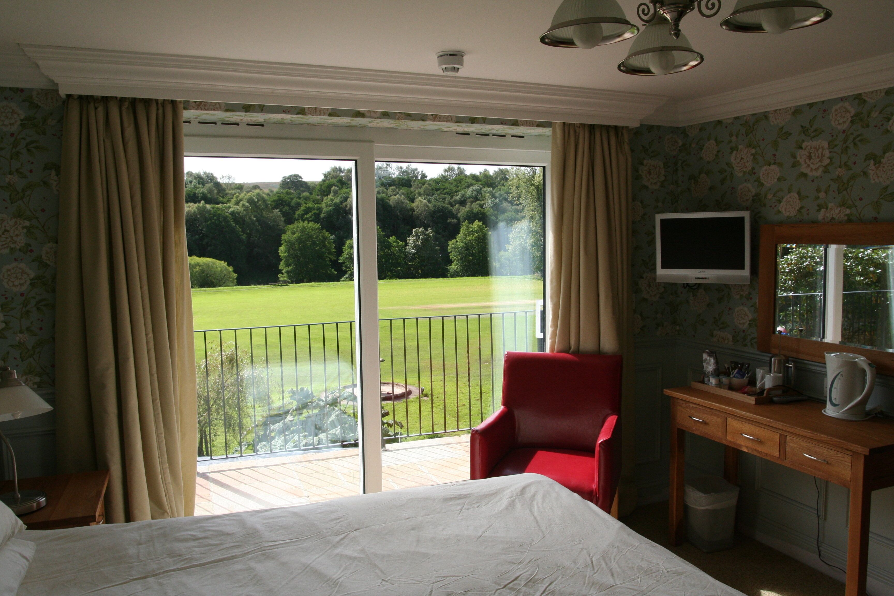 premium bedding, soundproofing, free wifi, bed sheets