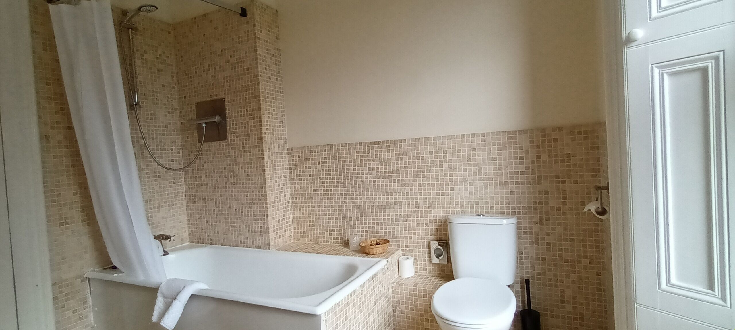 superior double room | bathroom | towels