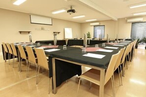 Meeting facility - Mia Mia House in the Desert (Newman)