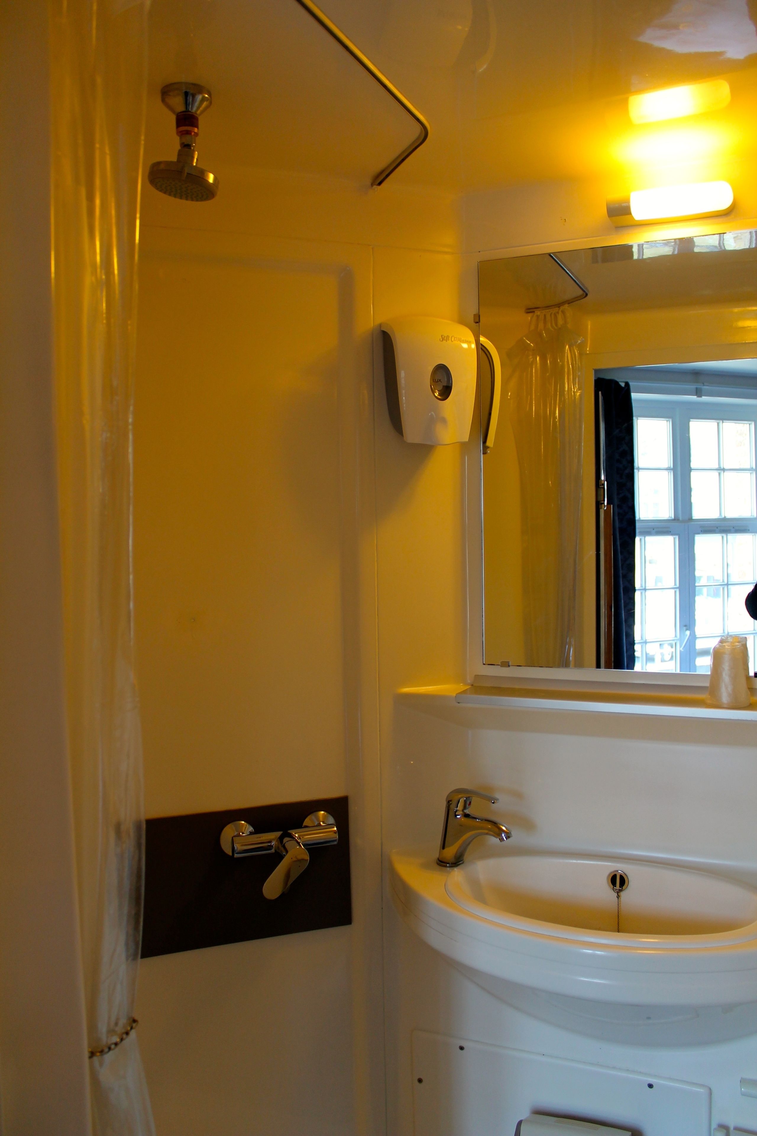 Hårføner, håndklær og toalettpapir