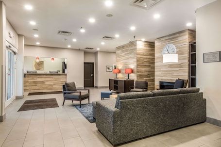 Lobby. Comfort Inn & Suites Fairburn - Atlanta Southwest