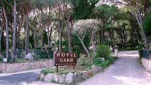 A sign for Hotel Garbi. - Hotel Garbí (Palafrugell)