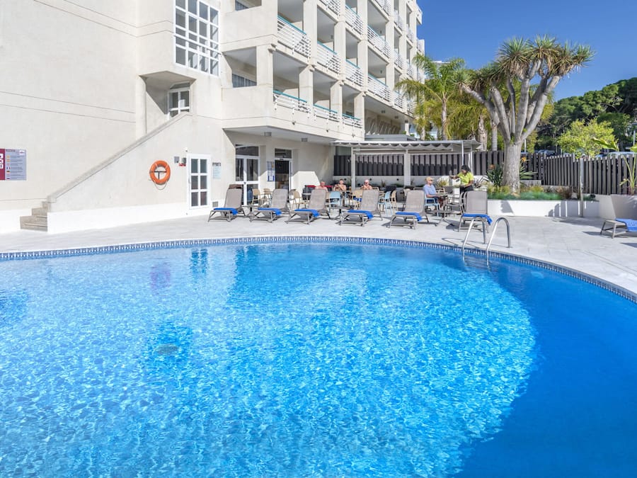 Sisäuima-allas, kauden mukainen ulkouima-allas