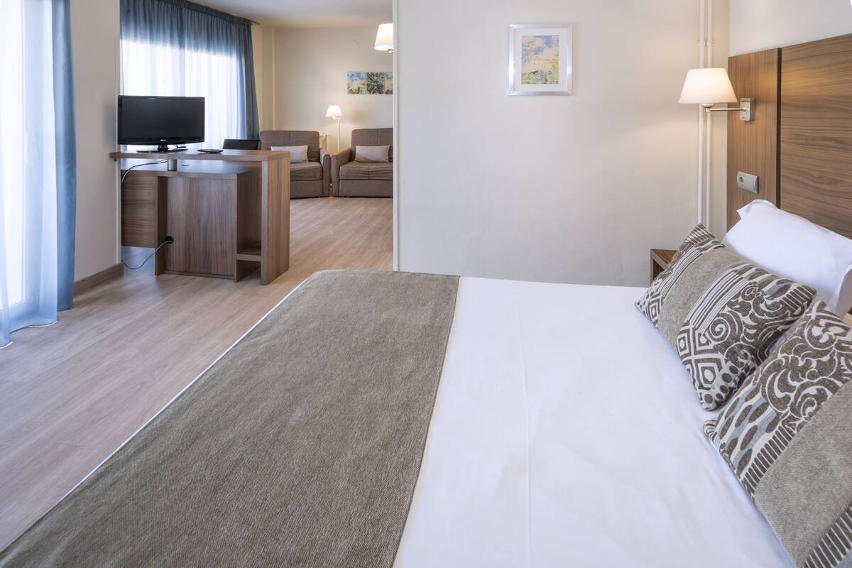 1 bedroom, minibar, in-room safe, desk