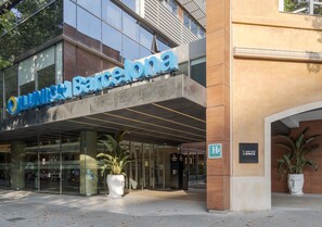 Property entrance - Hotel ILUNION Barcelona (Barcelona)