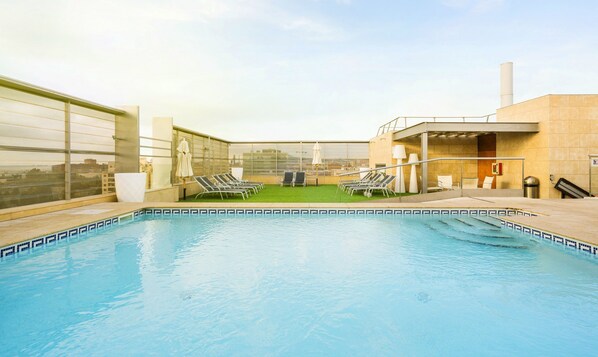 Outdoor pool, pool loungers