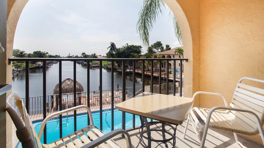 OYO Waterfront Hotel - Cape Coral/Fort Myers, FL