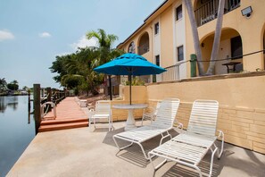 BBQ/picnic area - OYO Waterfront Hotel - Cape Coral/Fort Myers, FL (Cape Coral)