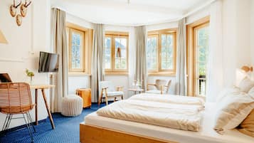 Tabla de planchar con plancha, wifi gratis y ropa de cama
