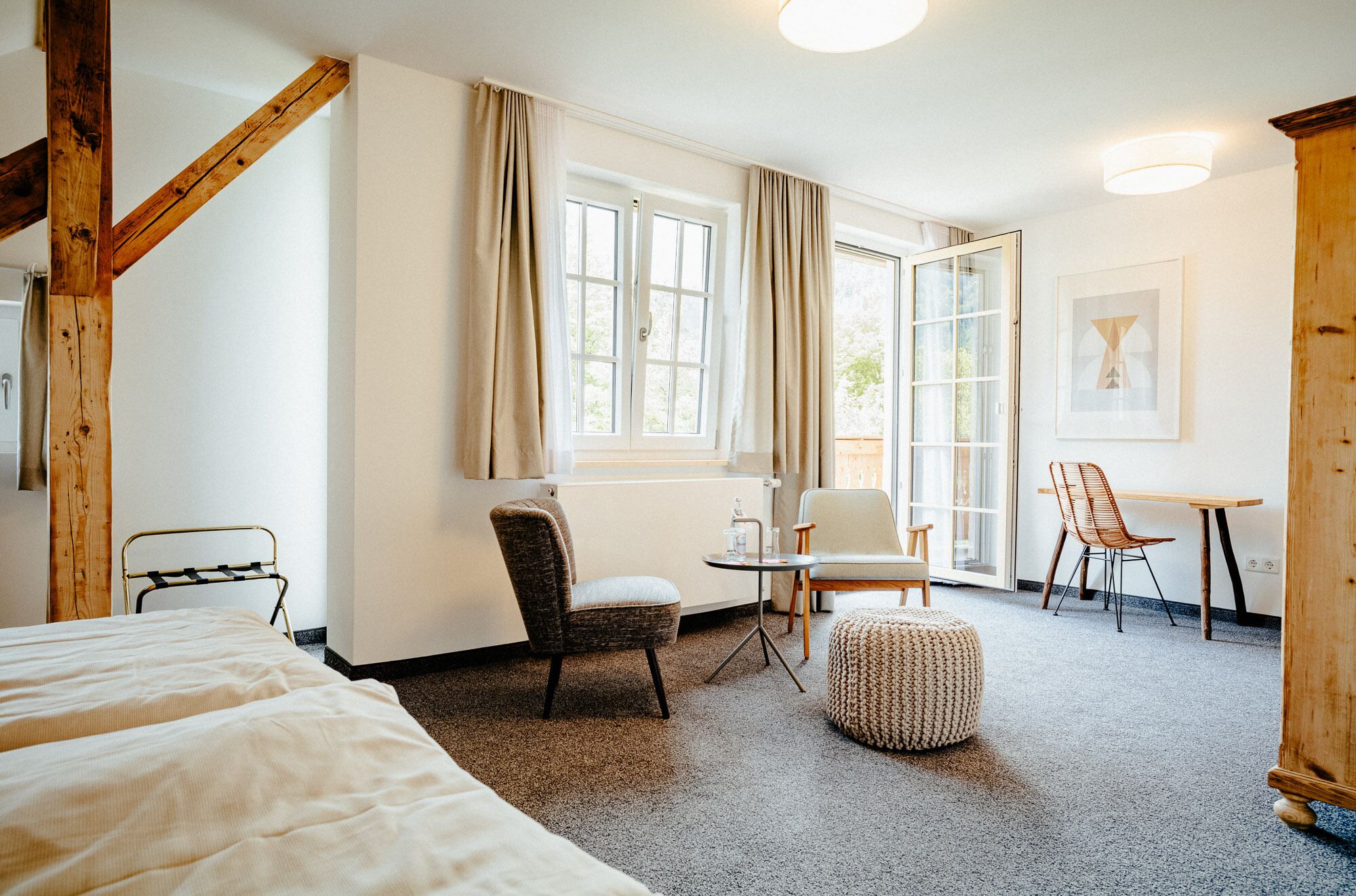 Triple Room | Living area | Flat-screen TV, heated floors