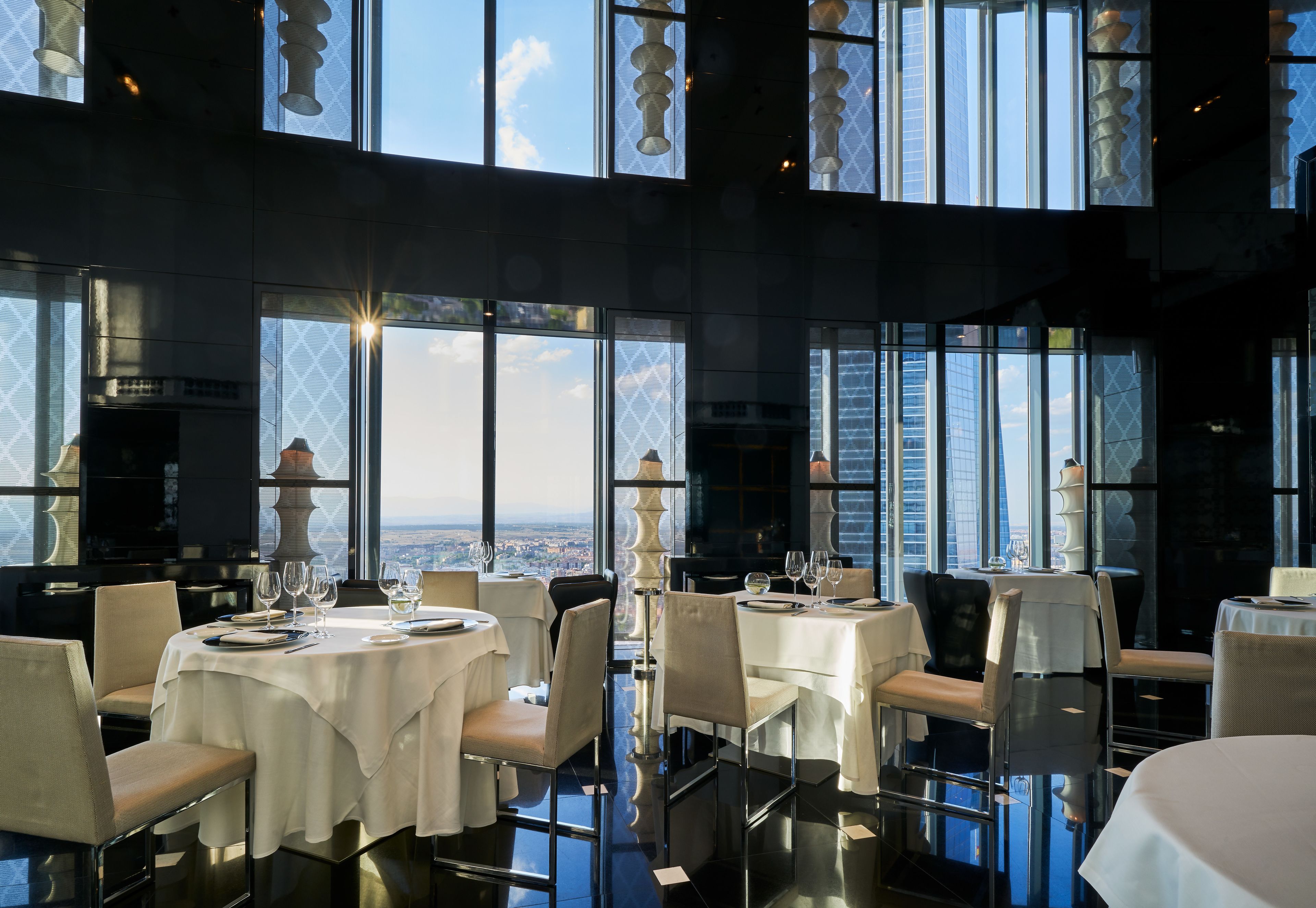 Déjeuner et dîner servis sur place