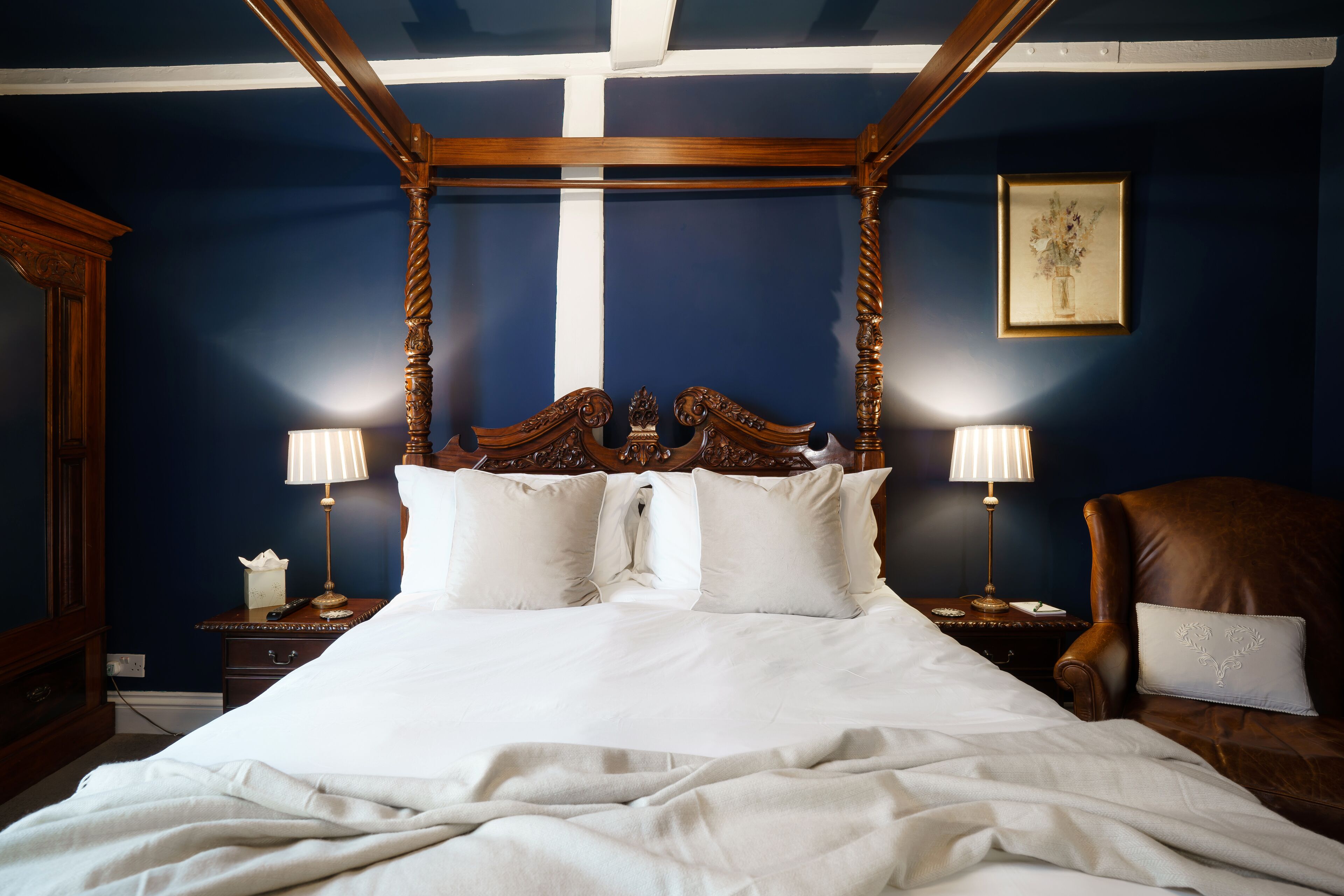 double room (four poster bed) | individually decorated, individually furnished, desk, iron/ironing board