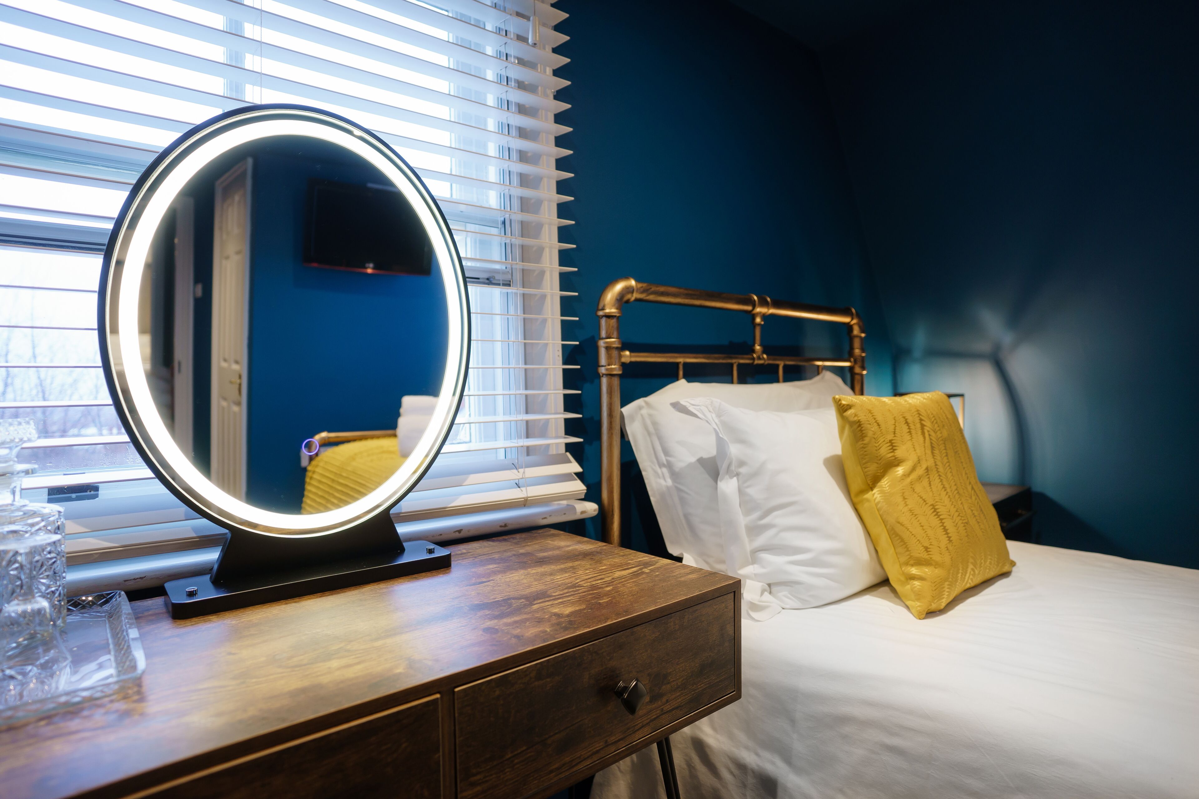 deluxe twin room | individually decorated, individually furnished, desk, iron/ironing board