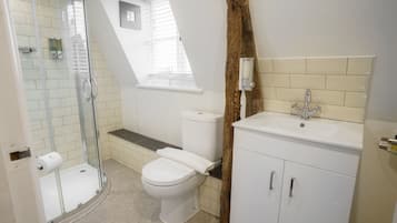 Family Room (2 Adults + 1 Child) | Bathroom | Free toiletries, hair dryer, towels