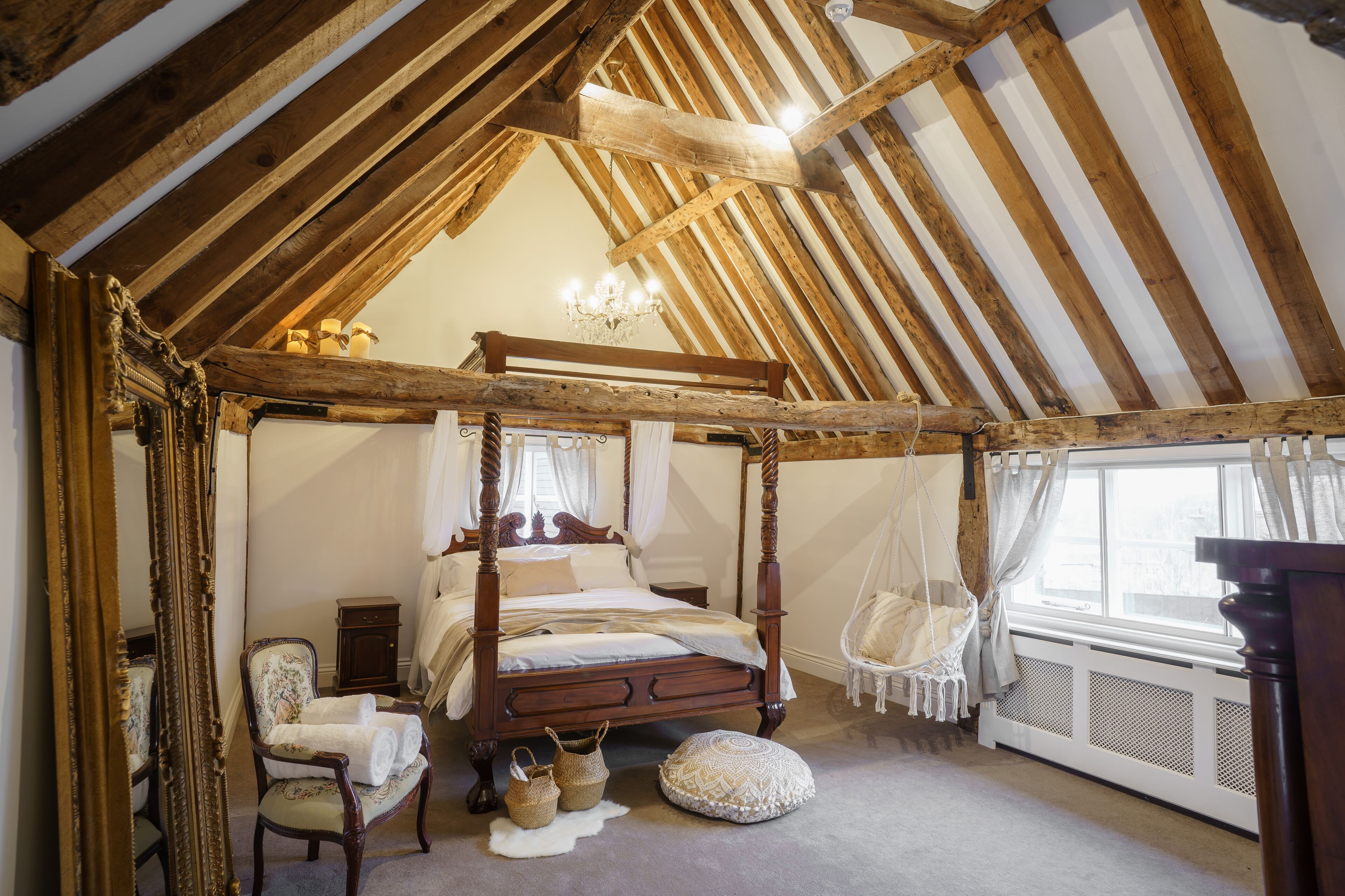 Habitación | Decoración personalizada, muebles diferentes y escritorio 