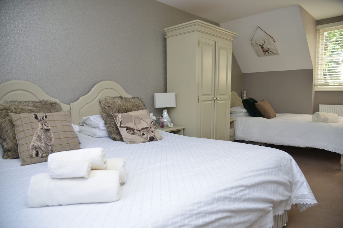Decoración personalizada, muebles diferentes y escritorio