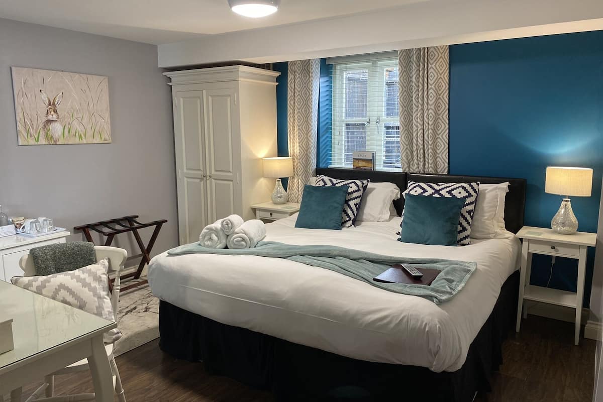 basic room, mobility accessible, non smoking | individually decorated, individually furnished, desk, iron/ironing board