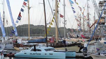 A marina with various boats docked, including a white boat with "SUEÑOS" and the number "741".