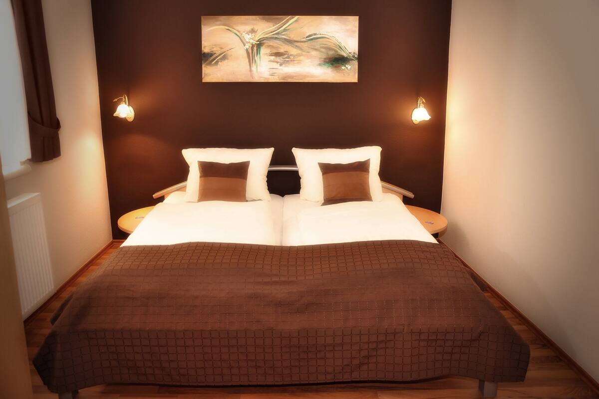 1 habitación, caja de seguridad en la habitación y escritorio