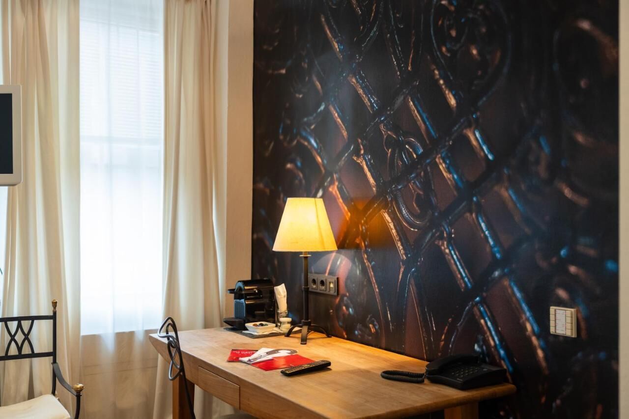 1 bedroom, hypo-allergenic bedding, down duvets, minibar