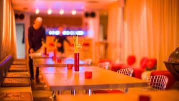 Cocktail bar