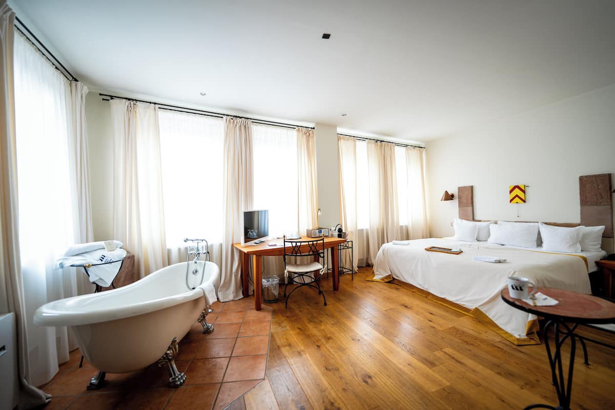 1 bedroom, hypo-allergenic bedding, down duvets, minibar