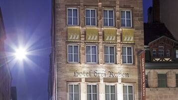 Fassade der Unterkunft – Abend/Nacht