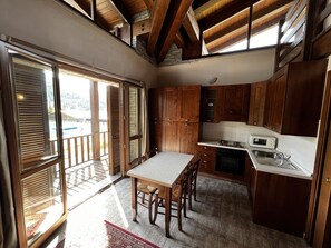 Full-size fridge, microwave, dishwasher, coffee/tea maker - Chalet Edelweiss (Sestriere)