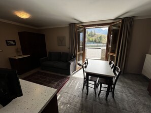 One small bedroom apartment with mountain view | Private kitchen | Full-size fridge, microwave, dishwasher, coffee/tea maker - Chalet Edelweiss (Sestriere)