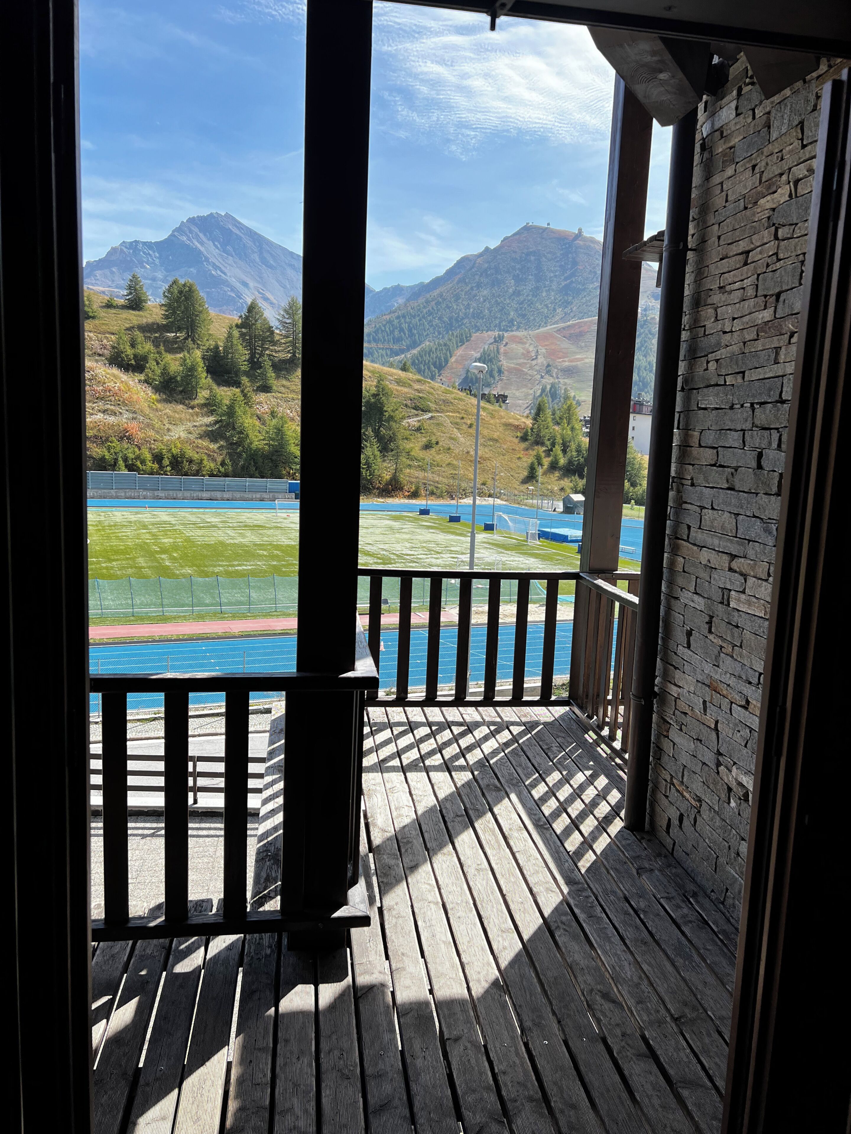 Appartamento su due livelli, due camere da letto, balcone, vista montagna | Vista balcone