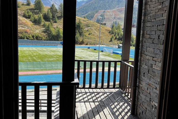 Two bedrooms apartment with balcony and mountain view - split level | Balcony view