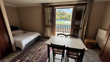 One small bedroom apartment with balcony and mountain view | Hypo-allergenic bedding, down comforters, free WiFi, bed sheets